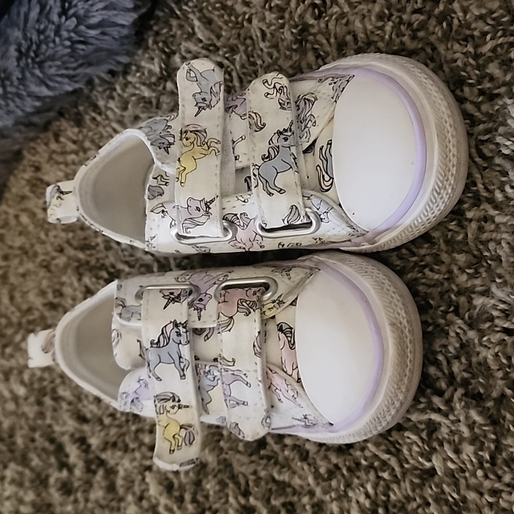 Toddler Girls Converse Low Tops Size 6